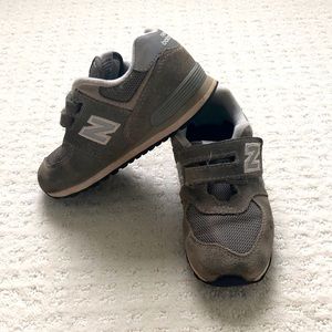 New Balance grey 10 wide hook and loop sneakers